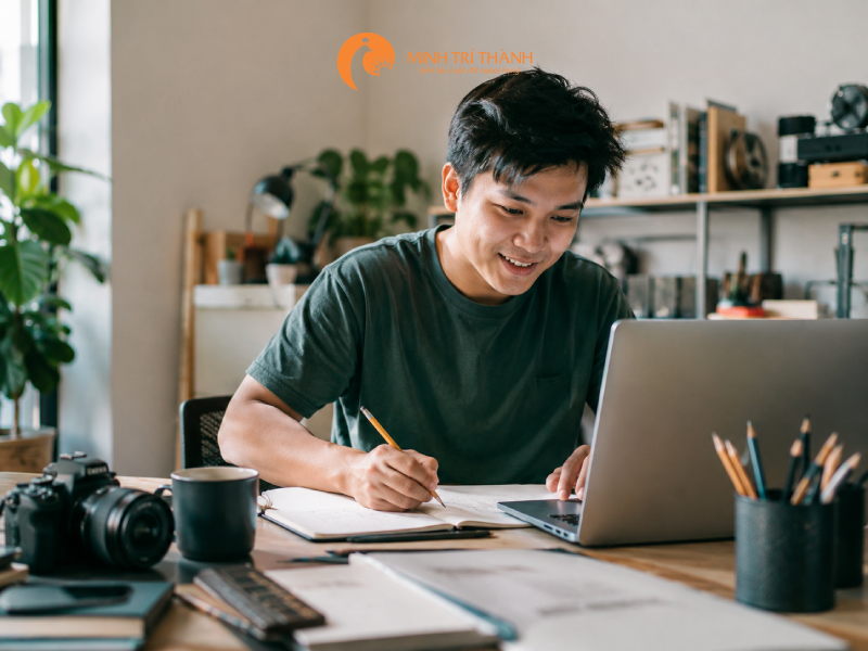 Tự trau dồi bản thân chính là hướng đi hiệu quả để vượt qua áp lực đồng trang lứa