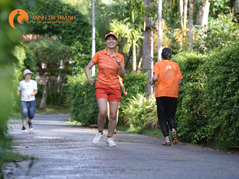 Minh Trí Thành đồng hành cùng anh chị xây dựng thói quen chạy bộ